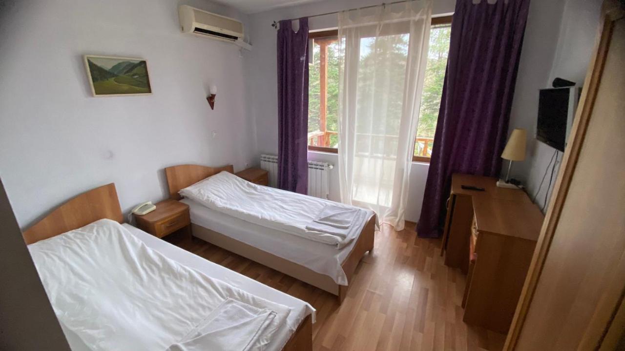 Хотел Галина Палас Srem Bagian luar foto