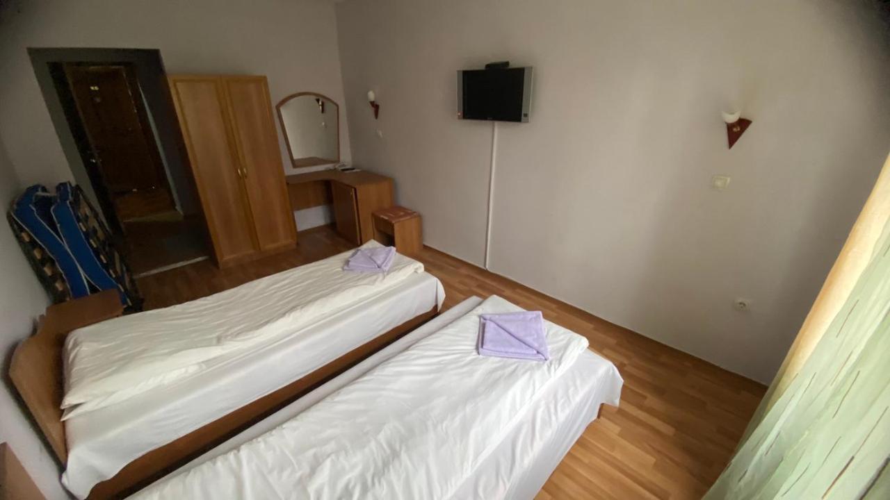 Хотел Галина Палас Srem Bagian luar foto