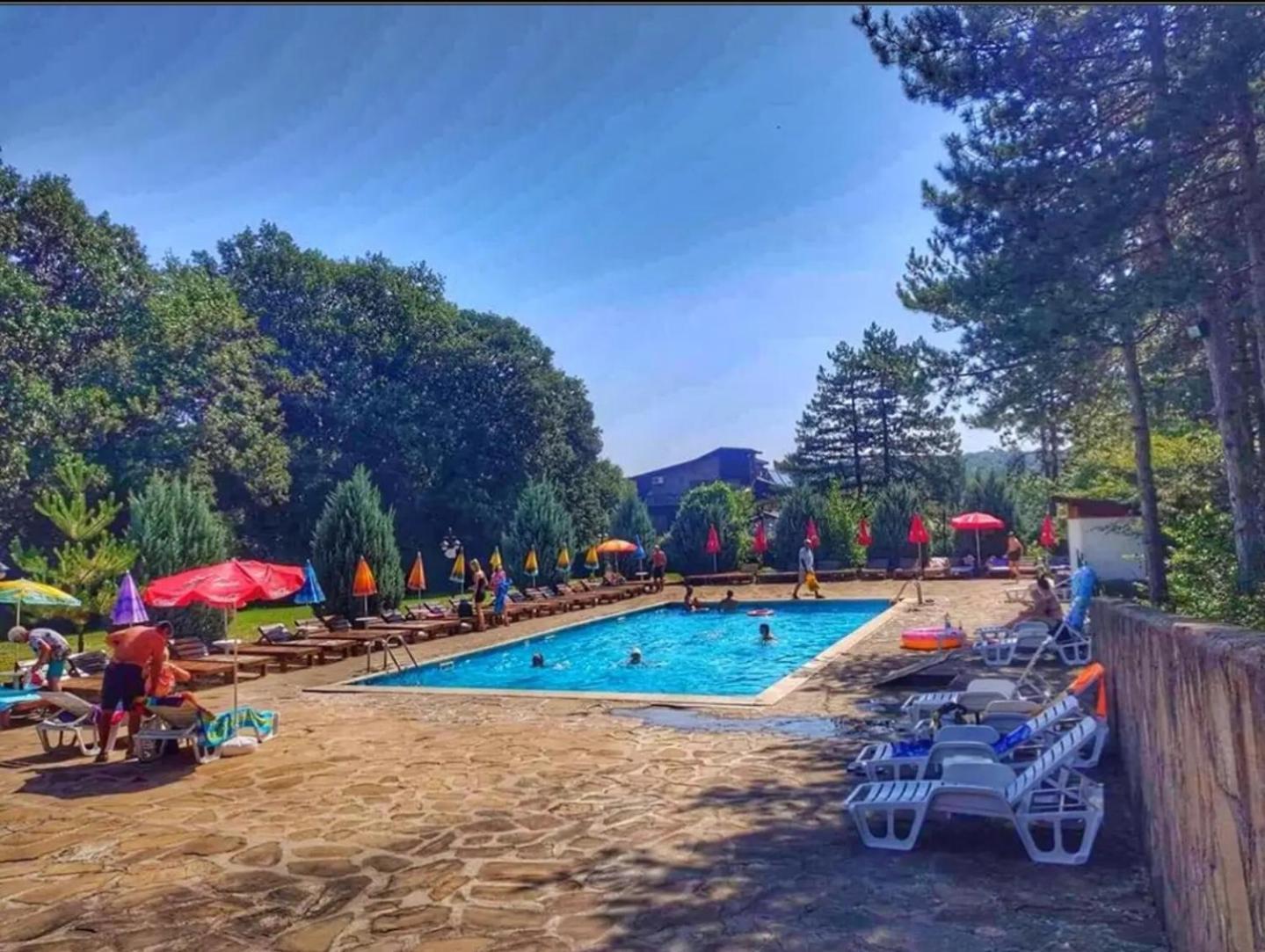 Хотел Галина Палас Srem Bagian luar foto