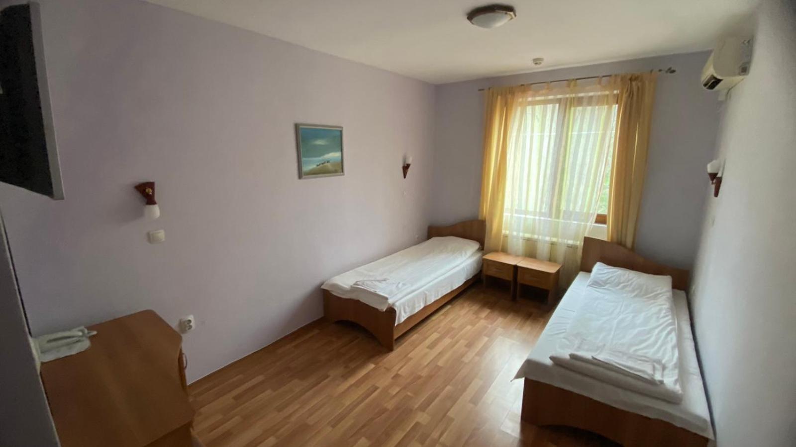 Хотел Галина Палас Srem Bagian luar foto