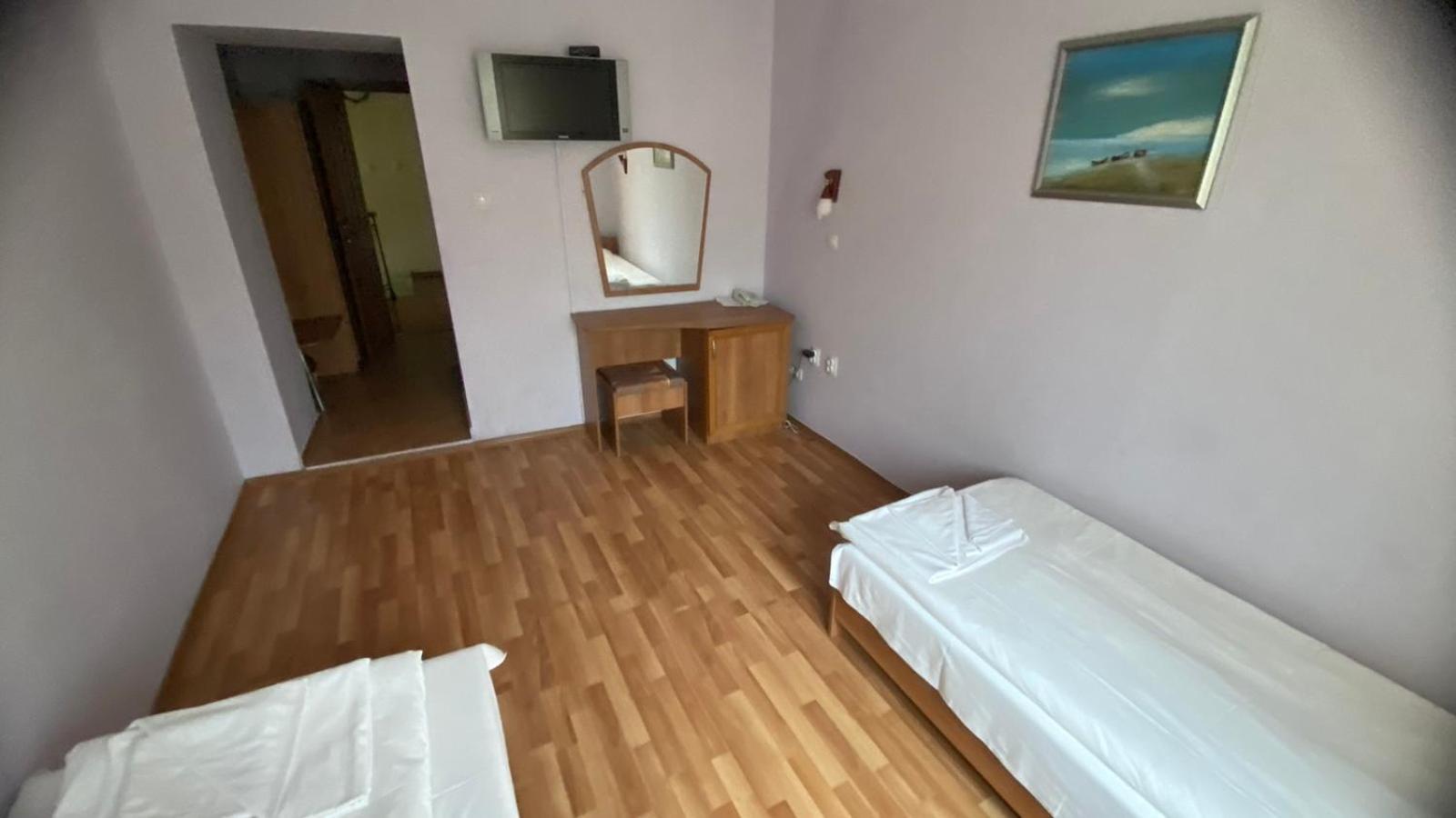 Хотел Галина Палас Srem Bagian luar foto
